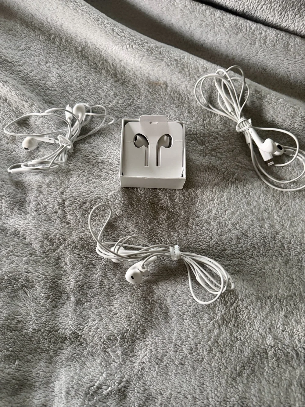 Apple White Earbud Headphones